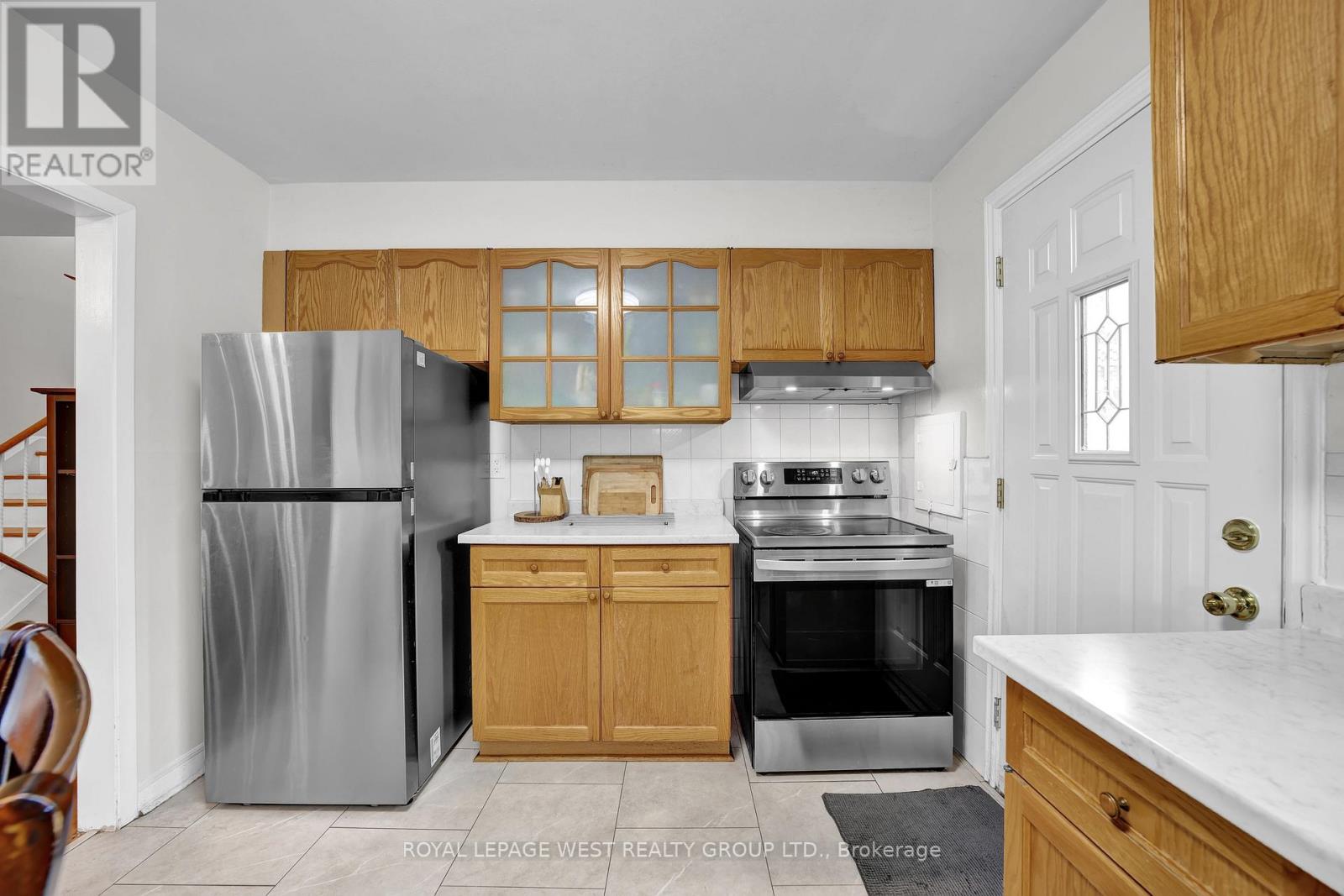 58 Frankton Crescent, Toronto, Ontario  M3J 1C1 - Photo 4 - W12476566