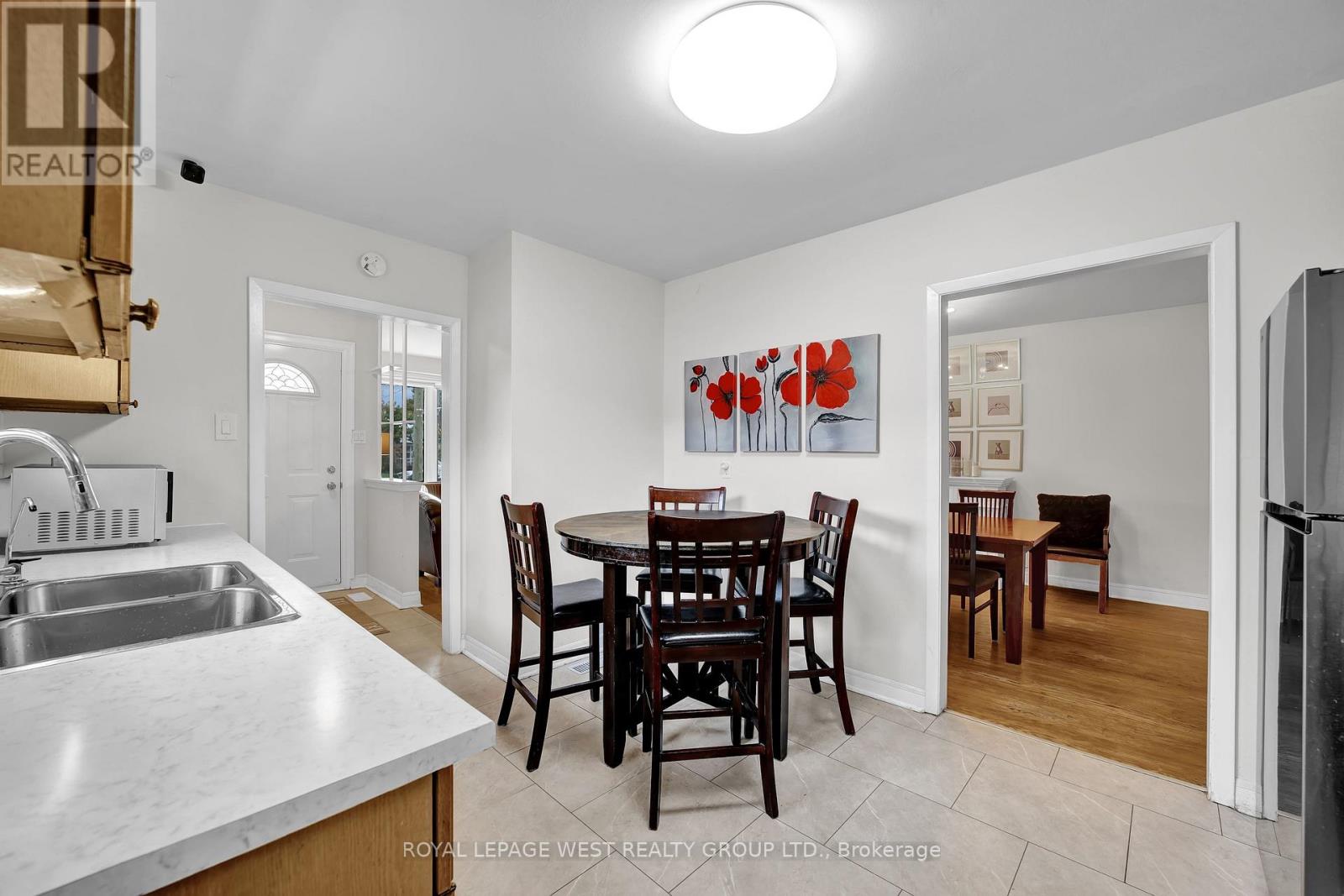 58 Frankton Crescent, Toronto, Ontario  M3J 1C1 - Photo 5 - W12476566