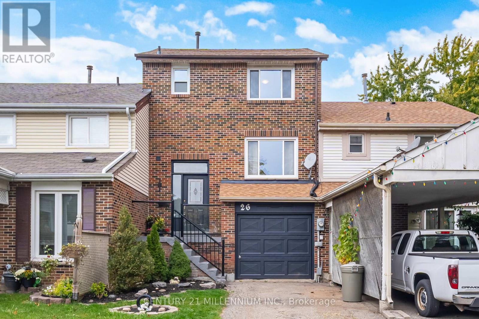 26 Sprucedale Court, Brampton, Ontario  L6Z 1G5 - Photo 1 - W12476569
