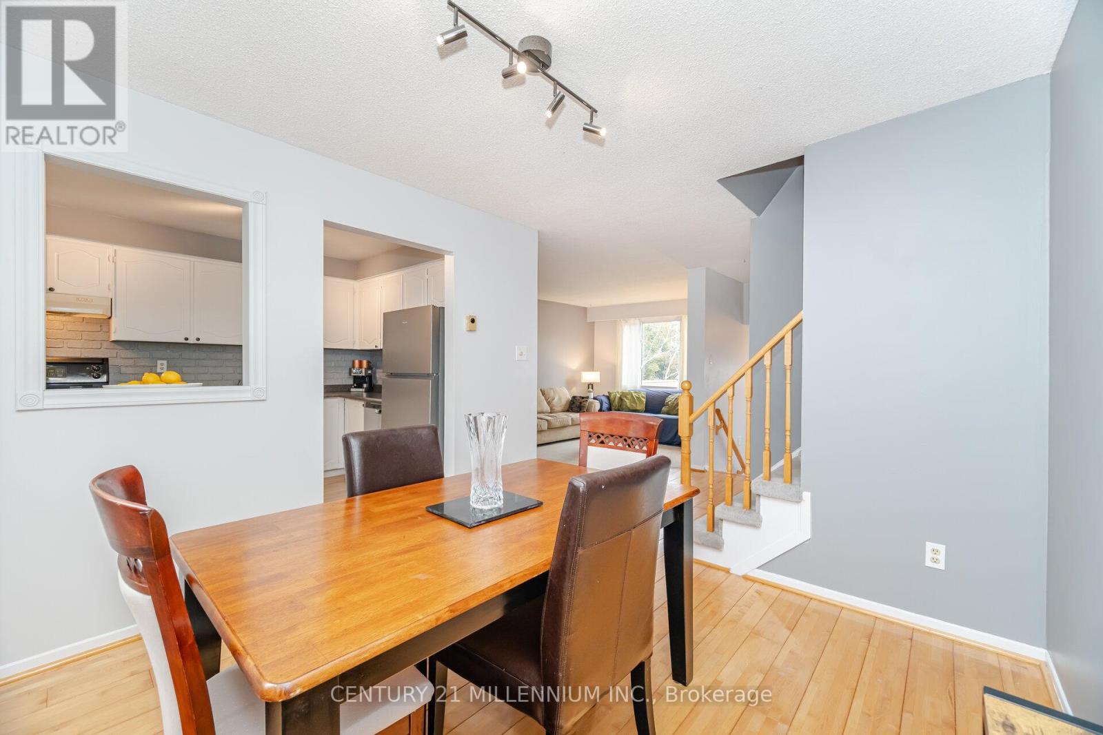 26 Sprucedale Court, Brampton, Ontario  L6Z 1G5 - Photo 10 - W12476569