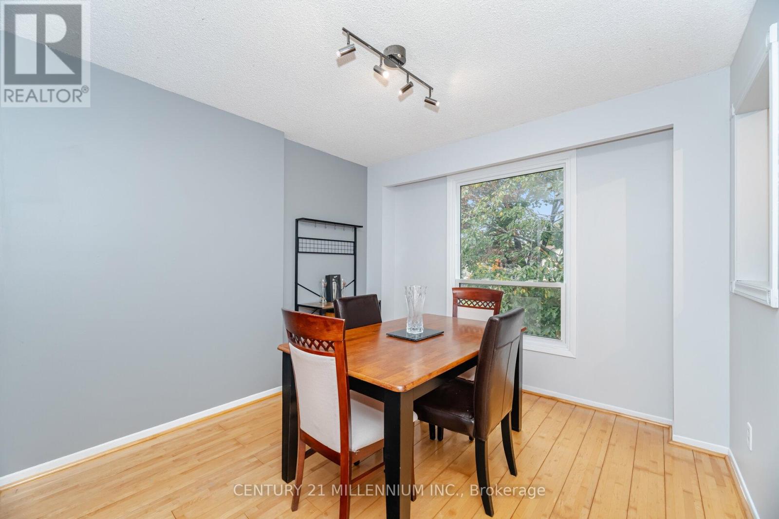 26 Sprucedale Court, Brampton, Ontario  L6Z 1G5 - Photo 11 - W12476569