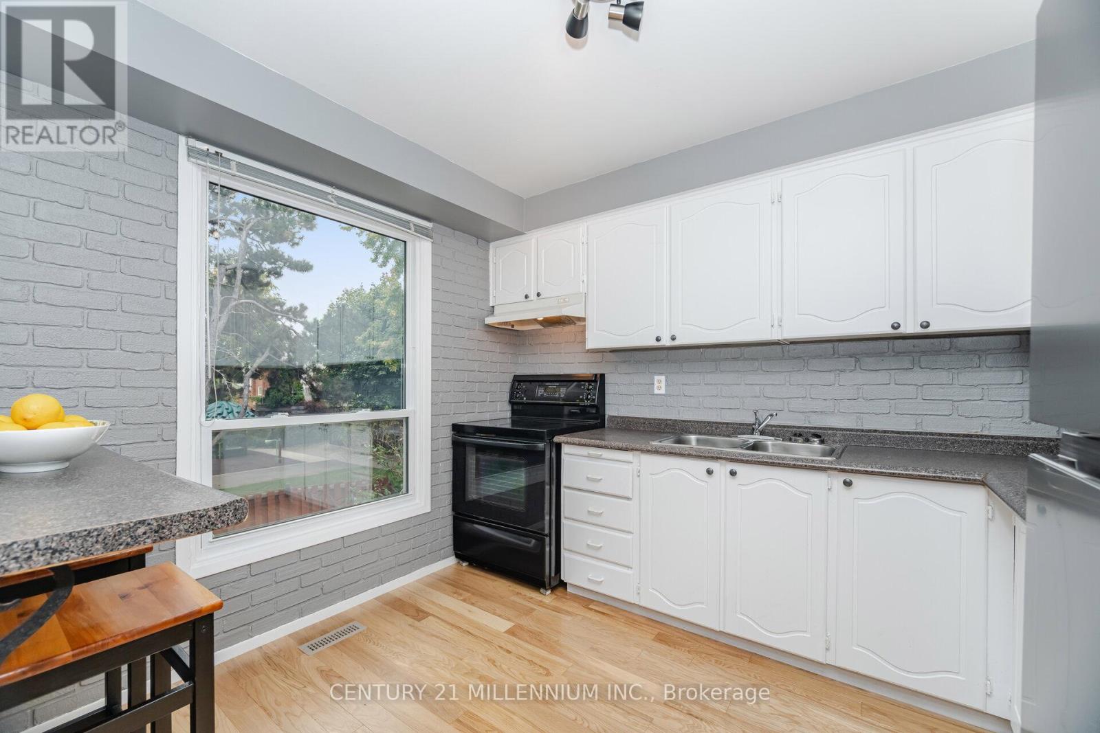 26 Sprucedale Court, Brampton, Ontario  L6Z 1G5 - Photo 14 - W12476569