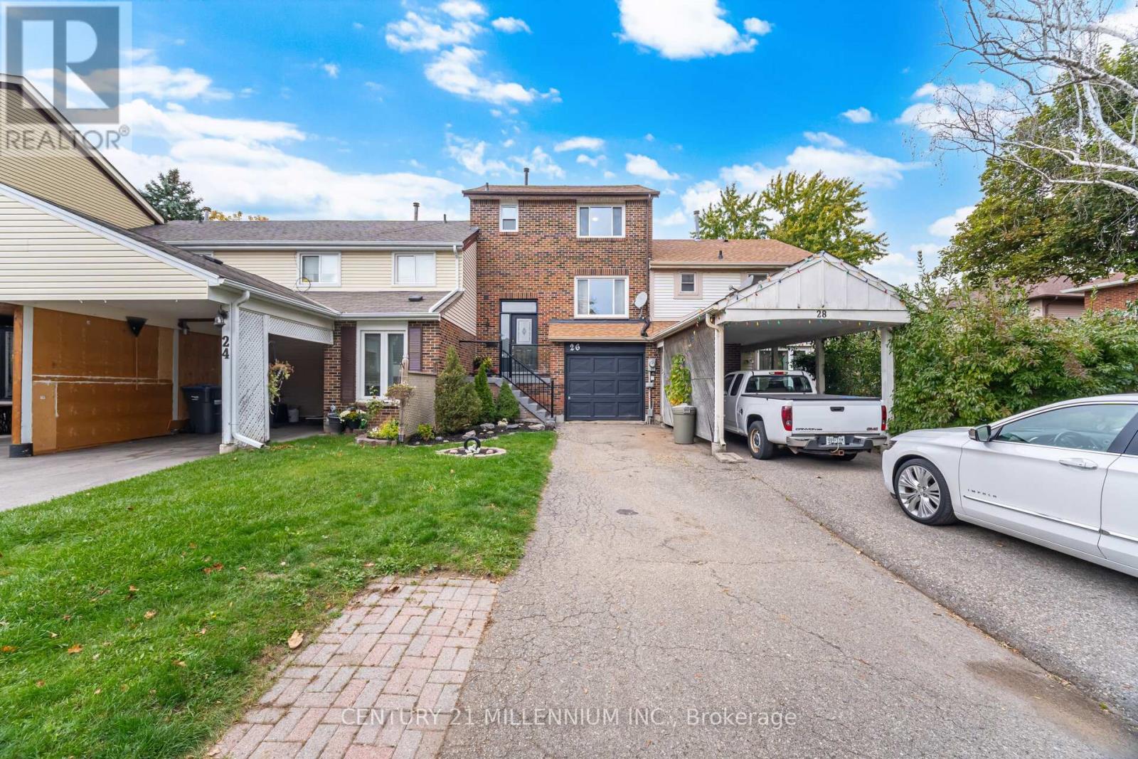 26 Sprucedale Court, Brampton, Ontario  L6Z 1G5 - Photo 2 - W12476569