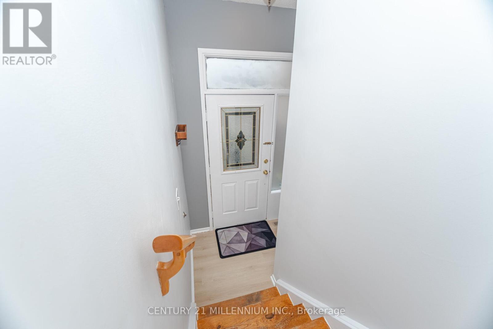 26 Sprucedale Court, Brampton, Ontario  L6Z 1G5 - Photo 5 - W12476569