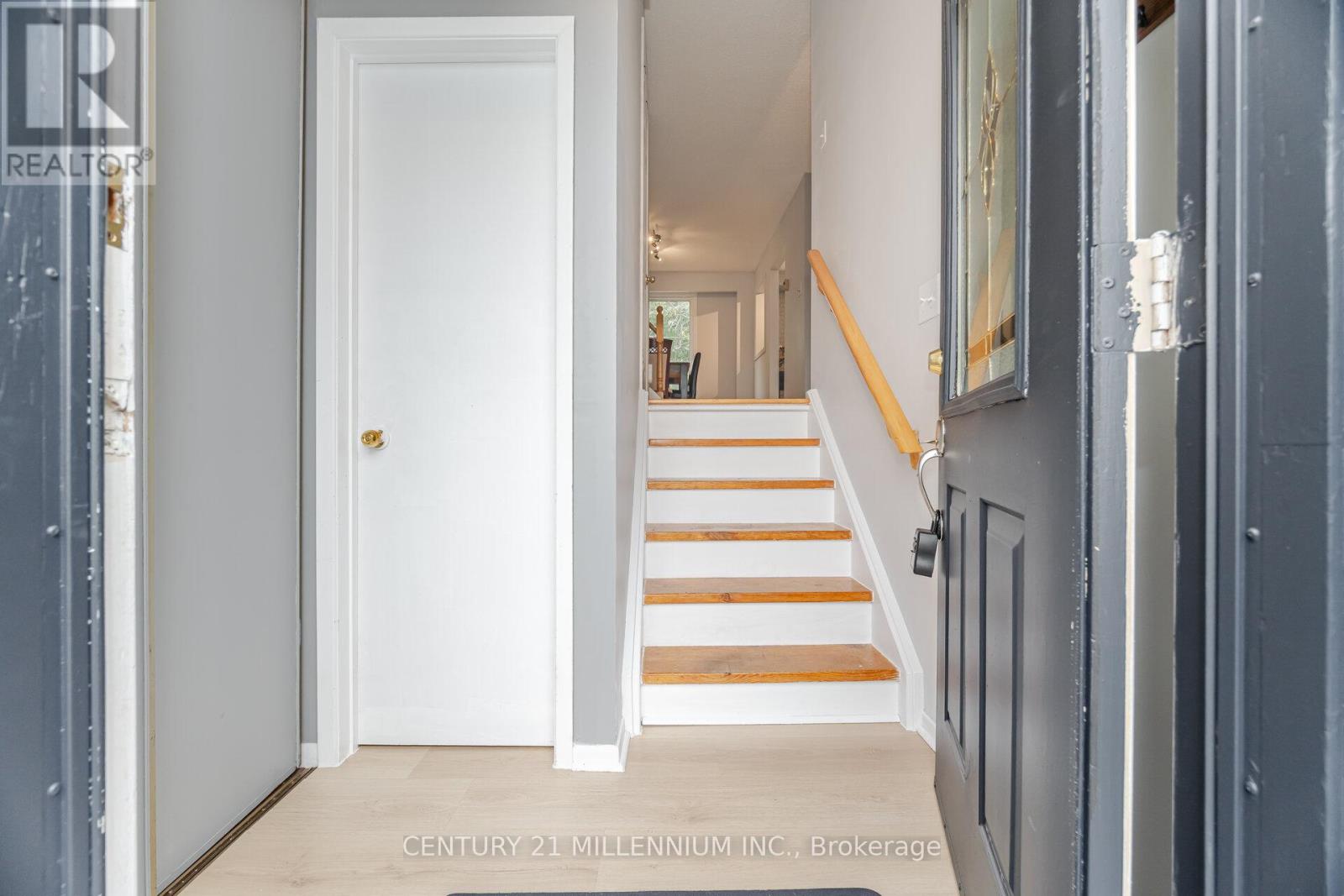 26 Sprucedale Court, Brampton, Ontario  L6Z 1G5 - Photo 6 - W12476569