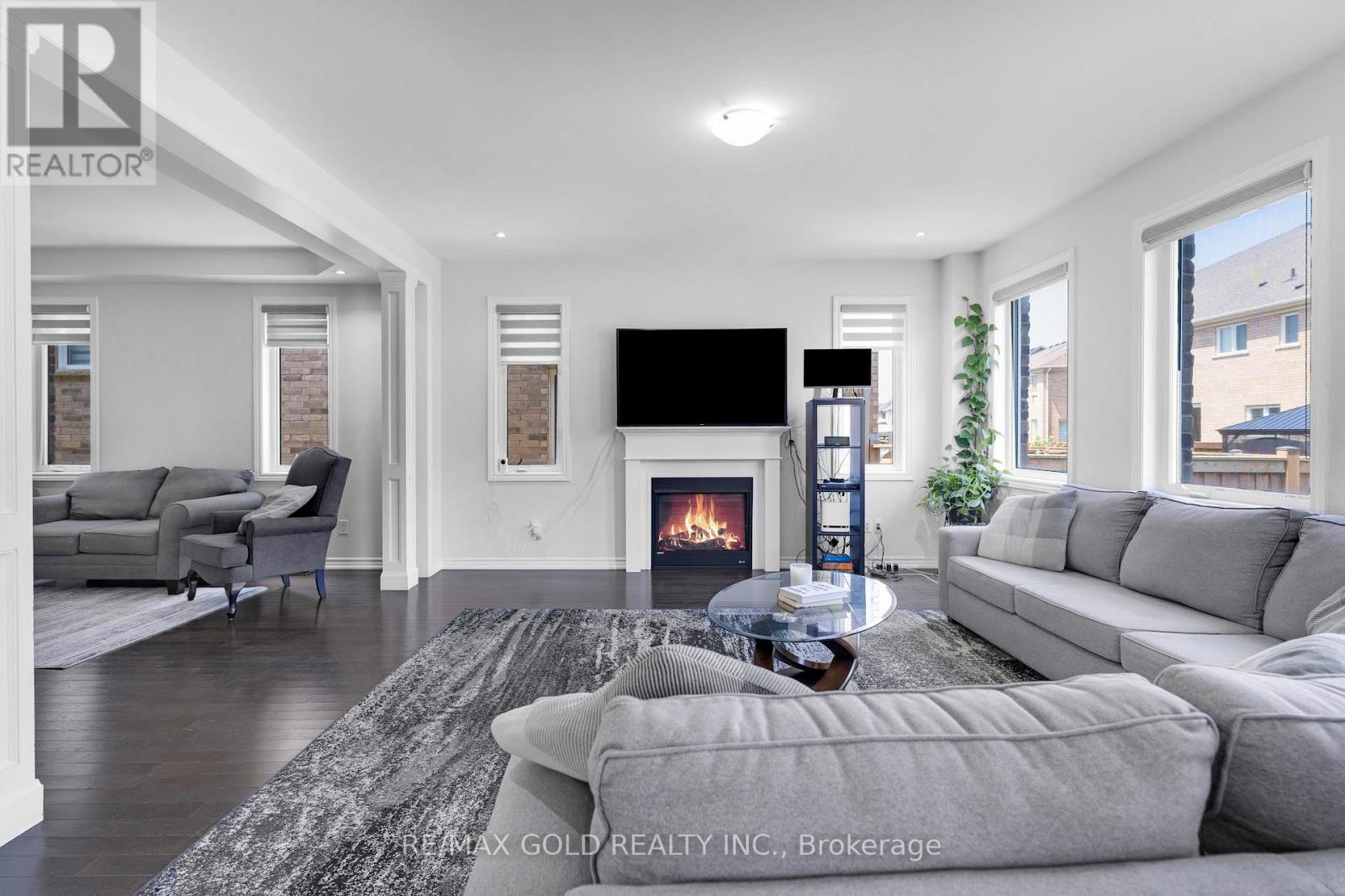 42 Valleybrook Crescent S, Caledon, Ontario  L7C 4C5 - Photo 10 - W12476604