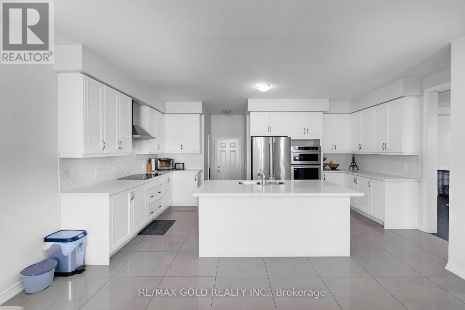 42 Valleybrook Crescent S, Caledon, Ontario  L7C 4C5 - Photo 13 - W12476604