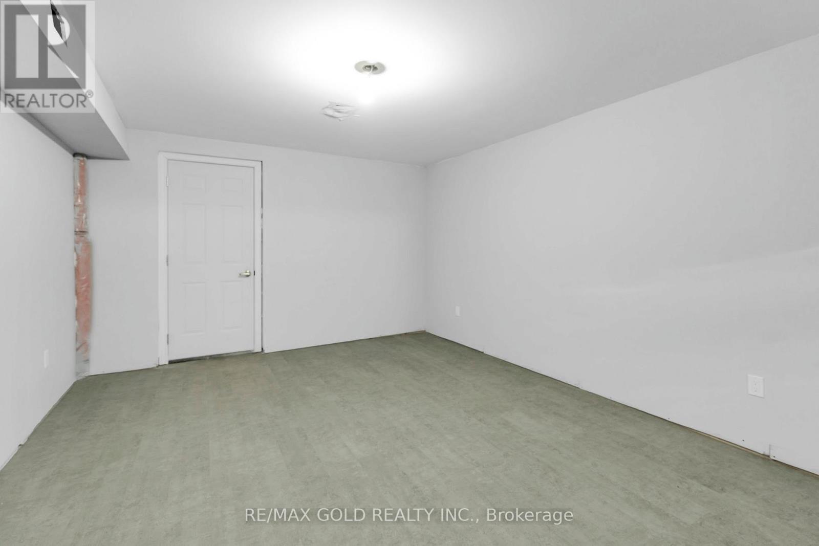 42 Valleybrook Crescent S, Caledon, Ontario  L7C 4C5 - Photo 17 - W12476604