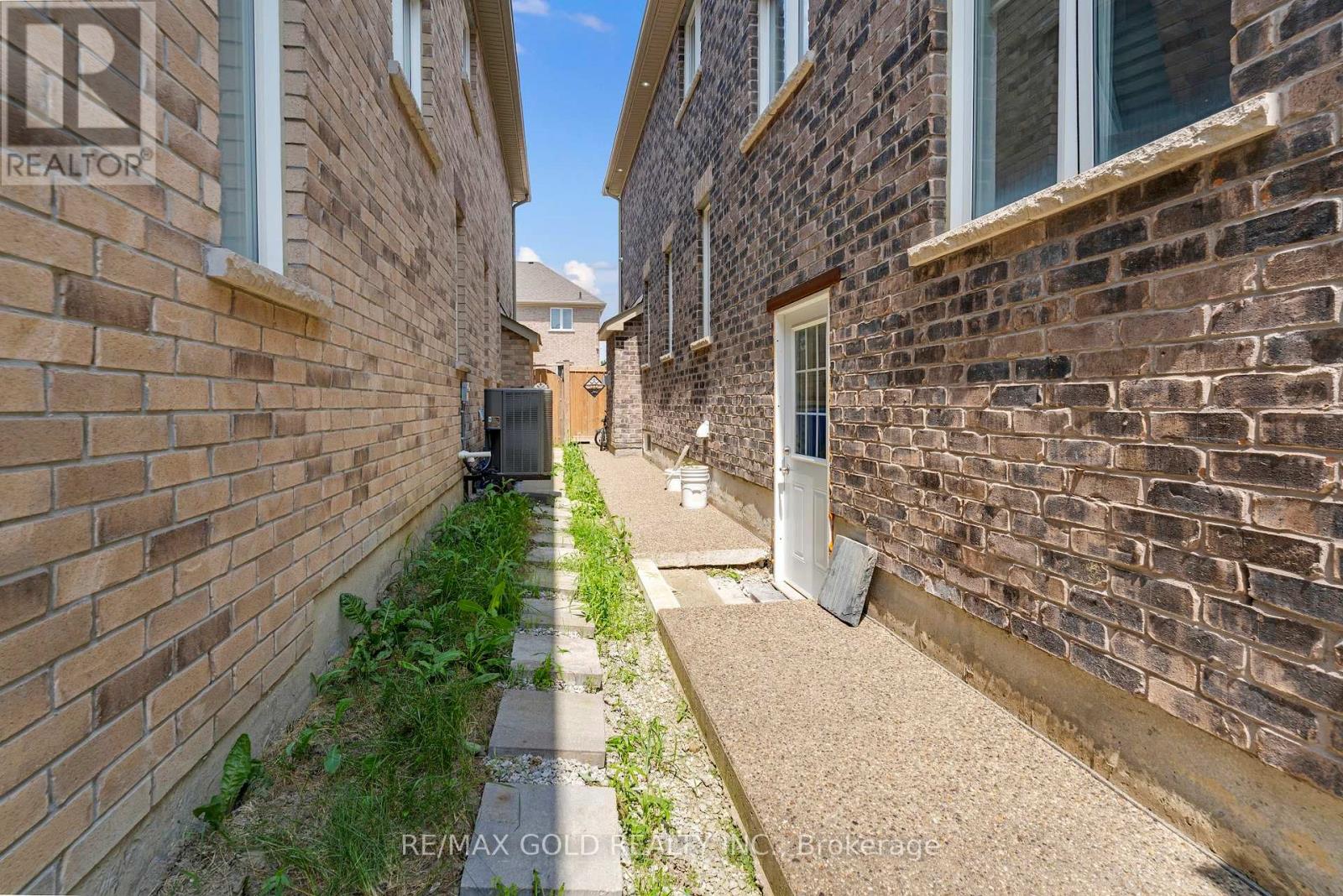 42 Valleybrook Crescent S, Caledon, Ontario  L7C 4C5 - Photo 33 - W12476604