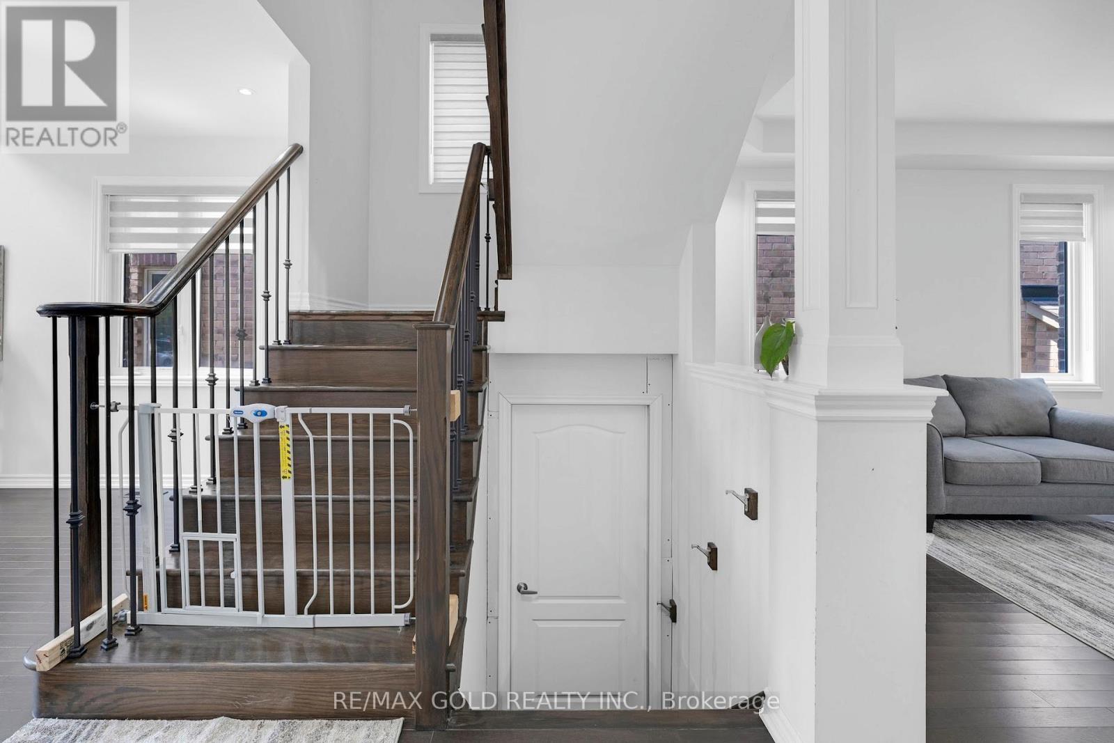 42 Valleybrook Crescent S, Caledon, Ontario  L7C 4C5 - Photo 6 - W12476604