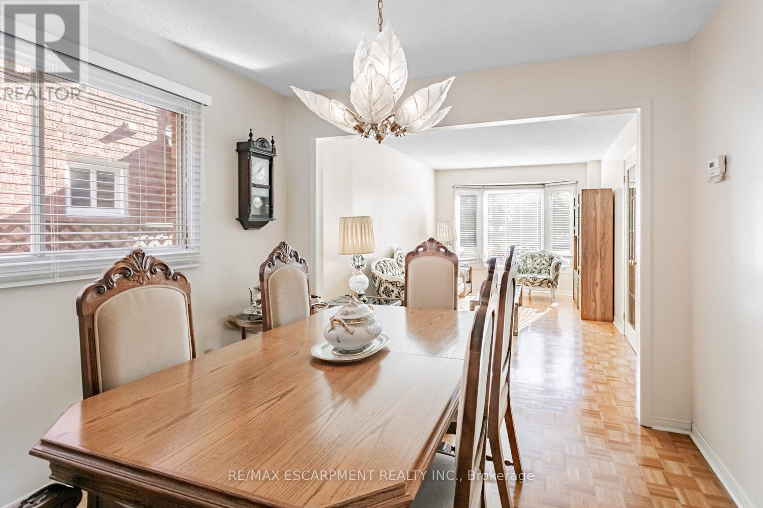 267 Macedonia Crescent, Mississauga, Ontario  L5B 3R9 - Photo 15 - W12476609