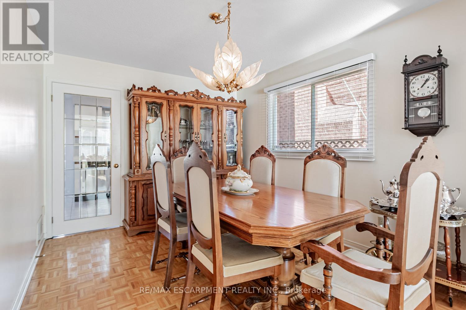 267 Macedonia Crescent, Mississauga, Ontario  L5B 3R9 - Photo 16 - W12476609