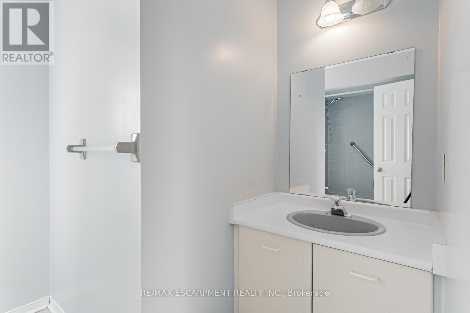 267 Macedonia Crescent, Mississauga, Ontario  L5B 3R9 - Photo 24 - W12476609