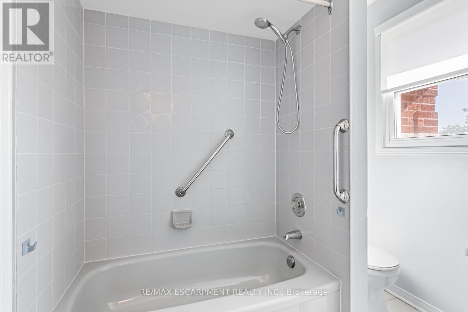 267 Macedonia Crescent, Mississauga, Ontario  L5B 3R9 - Photo 25 - W12476609