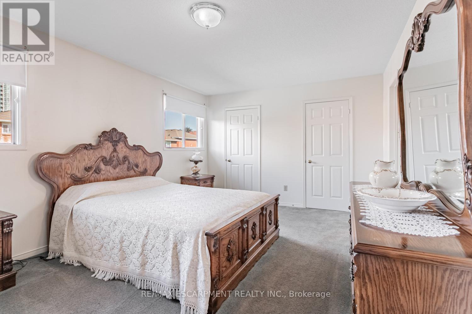 267 Macedonia Crescent, Mississauga, Ontario  L5B 3R9 - Photo 28 - W12476609