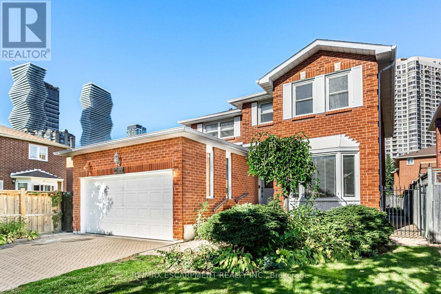 267 Macedonia Crescent, Mississauga, Ontario  L5B 3R9 - Photo 3 - W12476609