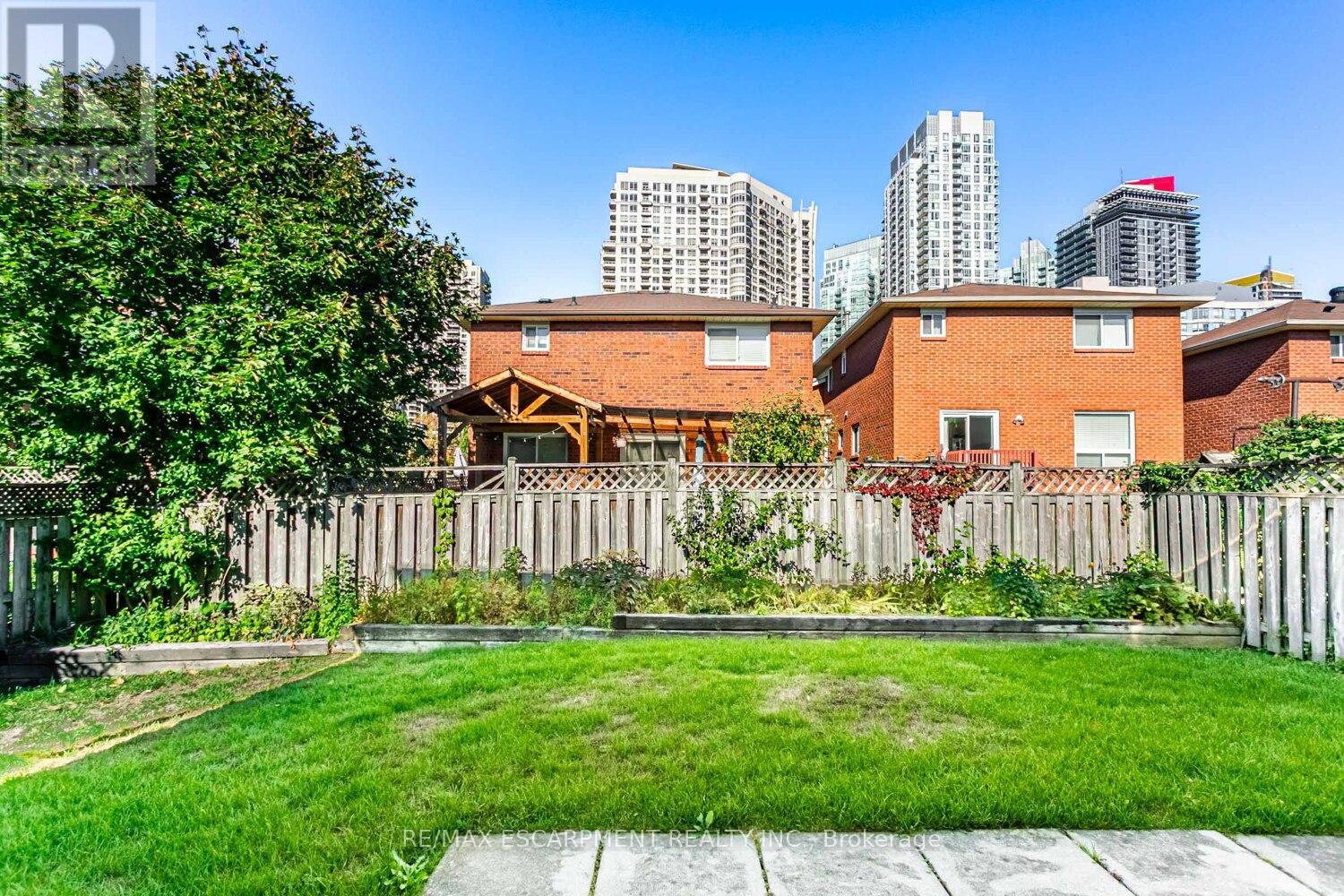 267 Macedonia Crescent, Mississauga, Ontario  L5B 3R9 - Photo 38 - W12476609