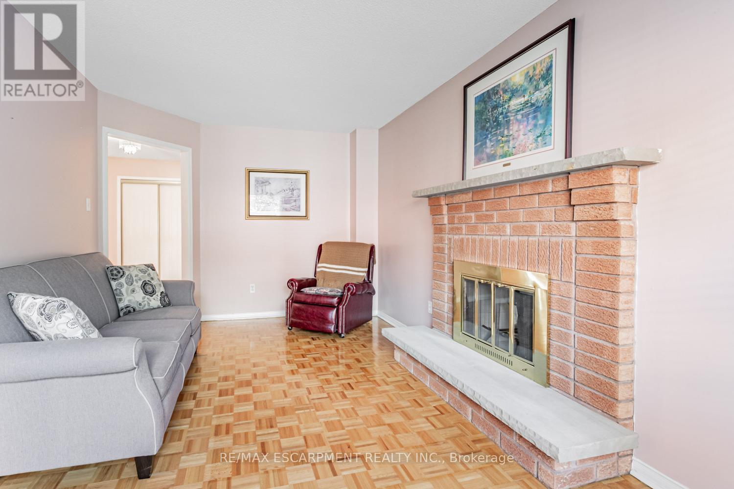 267 Macedonia Crescent, Mississauga, Ontario  L5B 3R9 - Photo 6 - W12476609