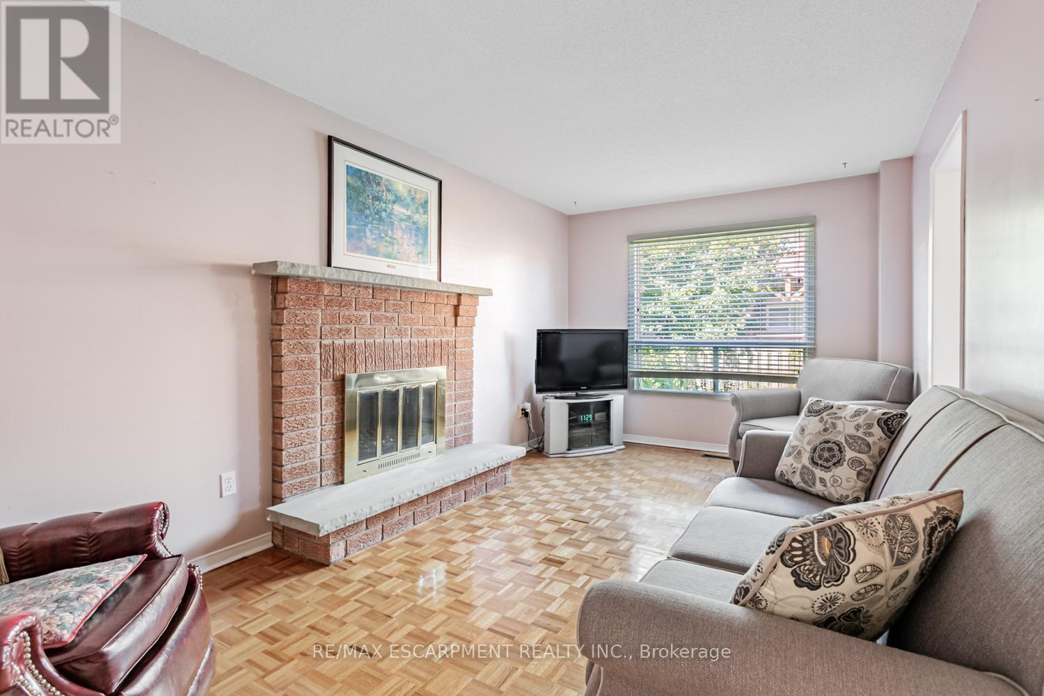 267 Macedonia Crescent, Mississauga, Ontario  L5B 3R9 - Photo 7 - W12476609