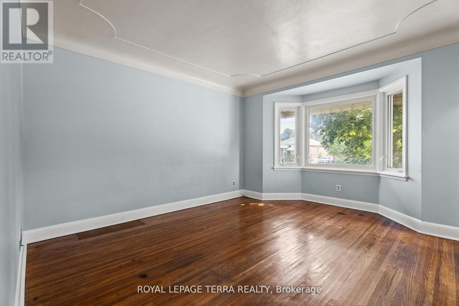 278 East 34th Street, Hamilton, Ontario  L8V 3W9 - Photo 12 - X12476603