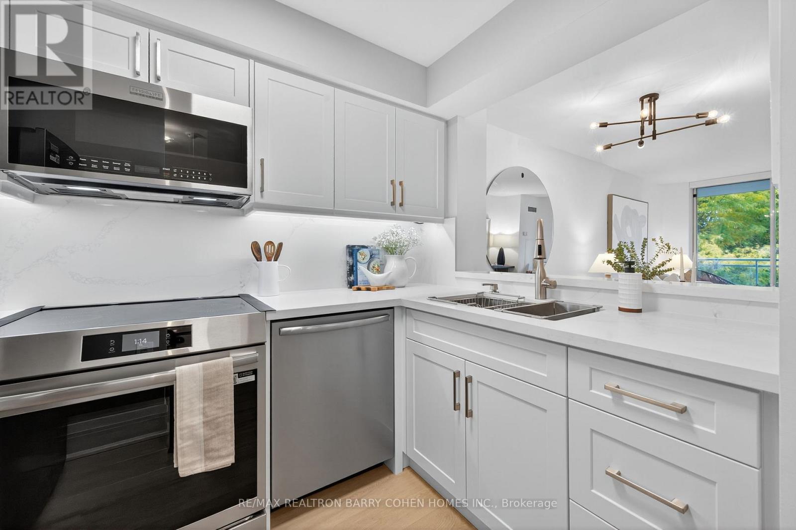 503 - 398 Eglinton Avenue E, Toronto, Ontario  M4P 3H8 - Photo 1 - C12476680