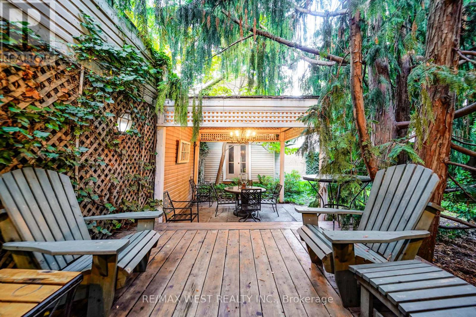 153 Booth Avenue, Toronto, Ontario  M4M 2M5 - Photo 9 - E12476699