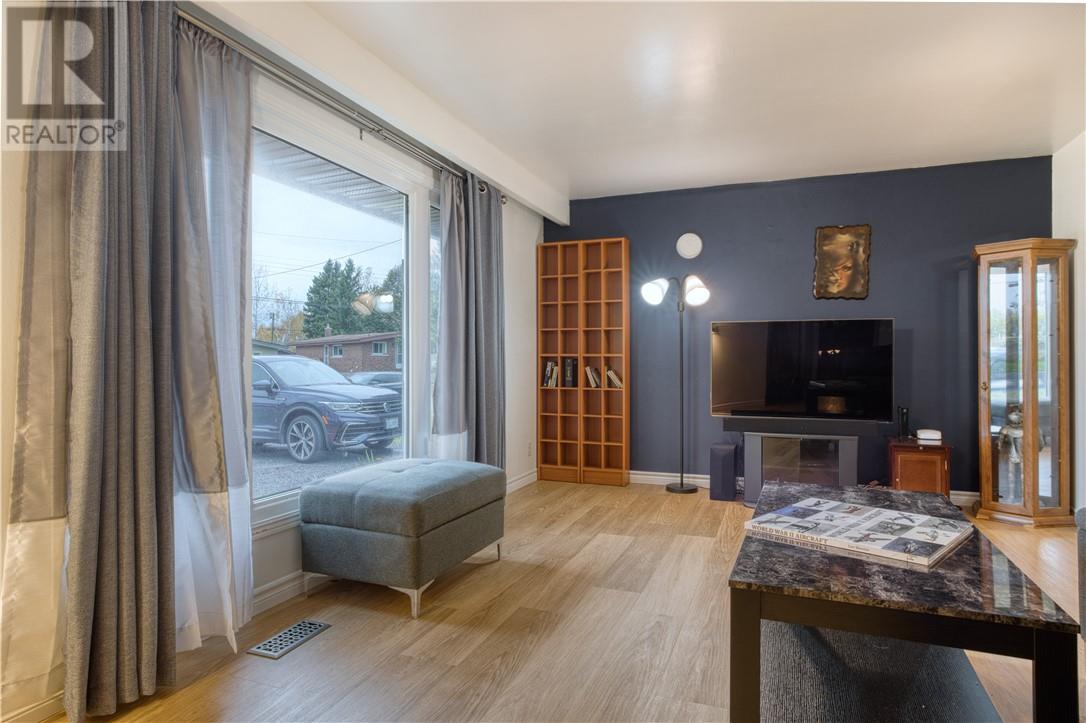 12 Metcalfe, Garson, Ontario  P3L 1K7 - Photo 2 - 2125342