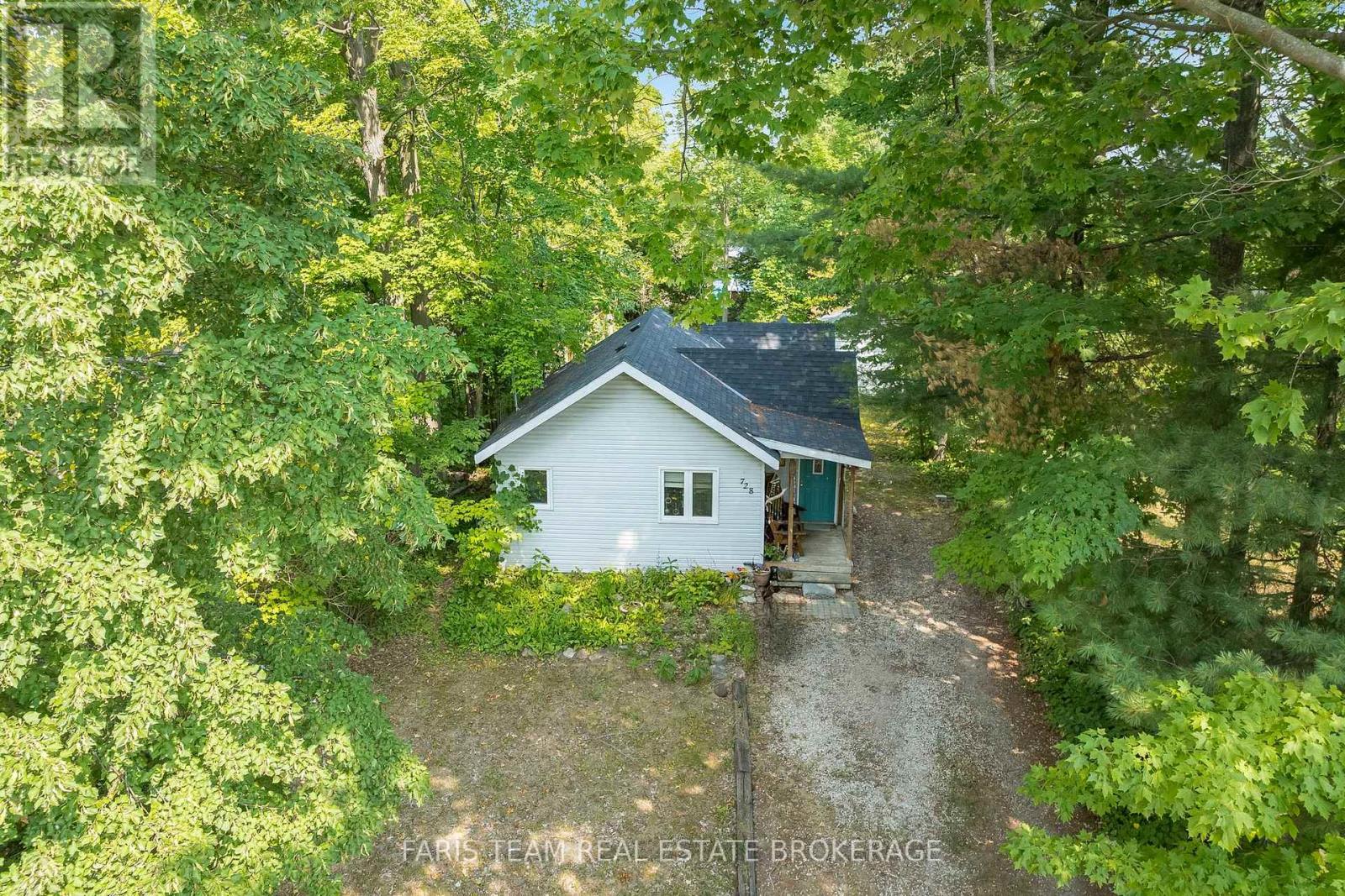 728 Hastings Avenue, Innisfil, Ontario  L9S 1Z3 - Photo 2 - N12476653