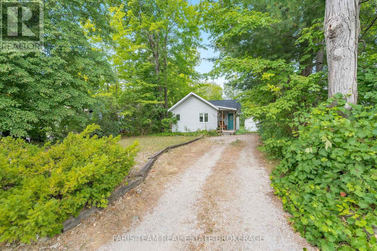 728 Hastings Avenue, Innisfil, Ontario  L9S 1Z3 - Photo 3 - N12476653