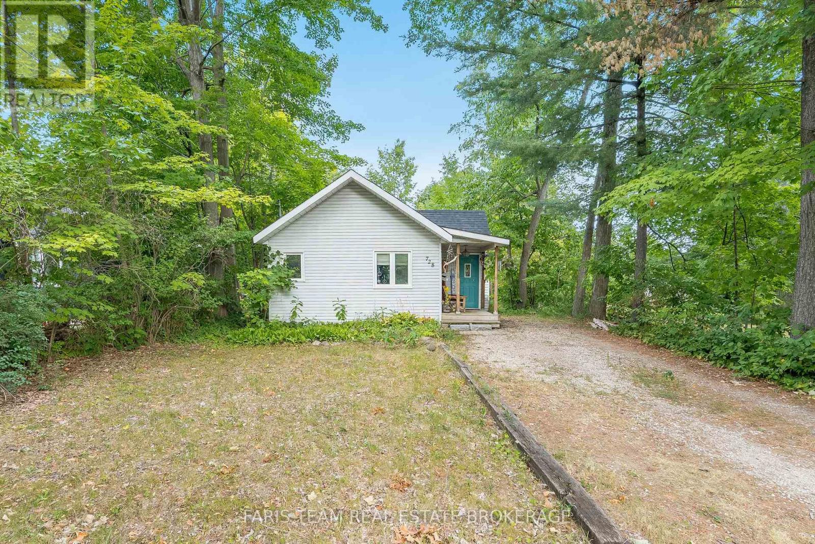 728 Hastings Avenue, Innisfil, Ontario  L9S 1Z3 - Photo 4 - N12476653