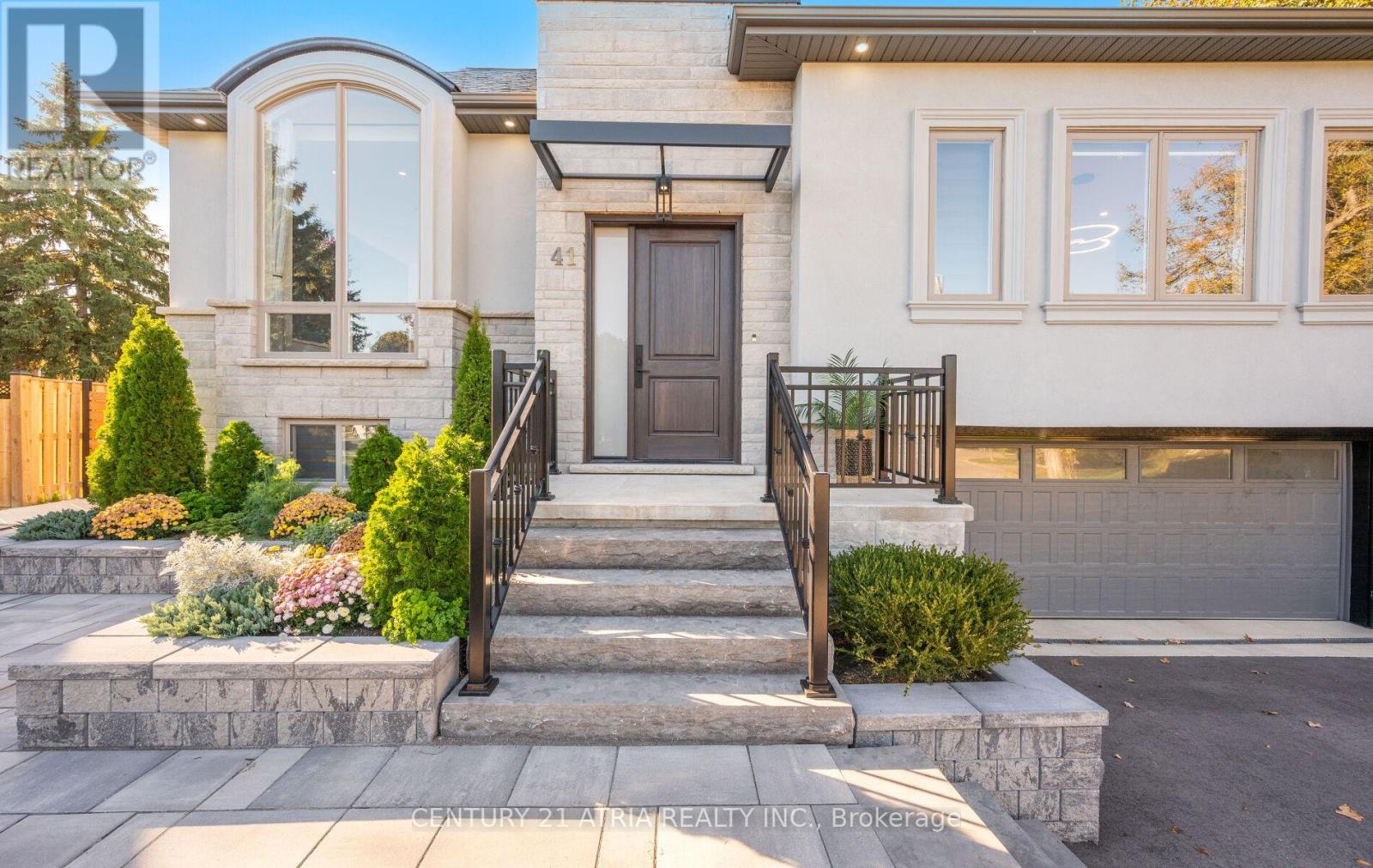 41 Sir Bodwin Place, Markham, Ontario  L1P 2X7 - Photo 3 - N12476666