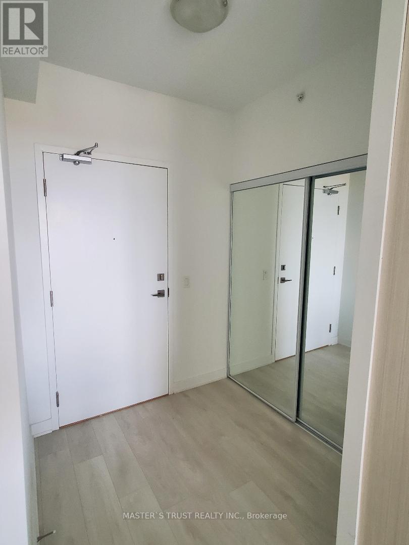 402 - 75 Oneida Crescent, Richmond Hill, Ontario  L4B 0A6 - Photo 2 - N12476712