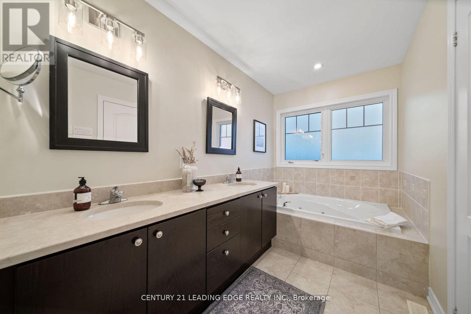 57 Baker Hill Boulevard, Whitchurch-Stouffville, Ontario  L4A 0T8 - Photo 22 - N12476729
