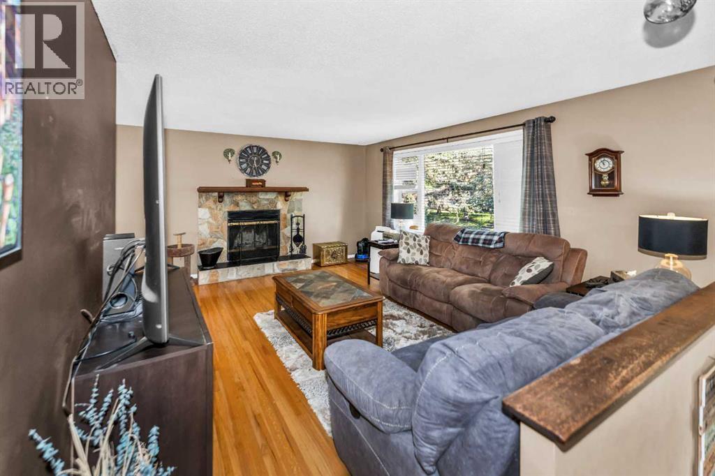 46 Marbrooke Circle Ne, Calgary, Alberta  T2A 2W4 - Photo 3 - A2266268