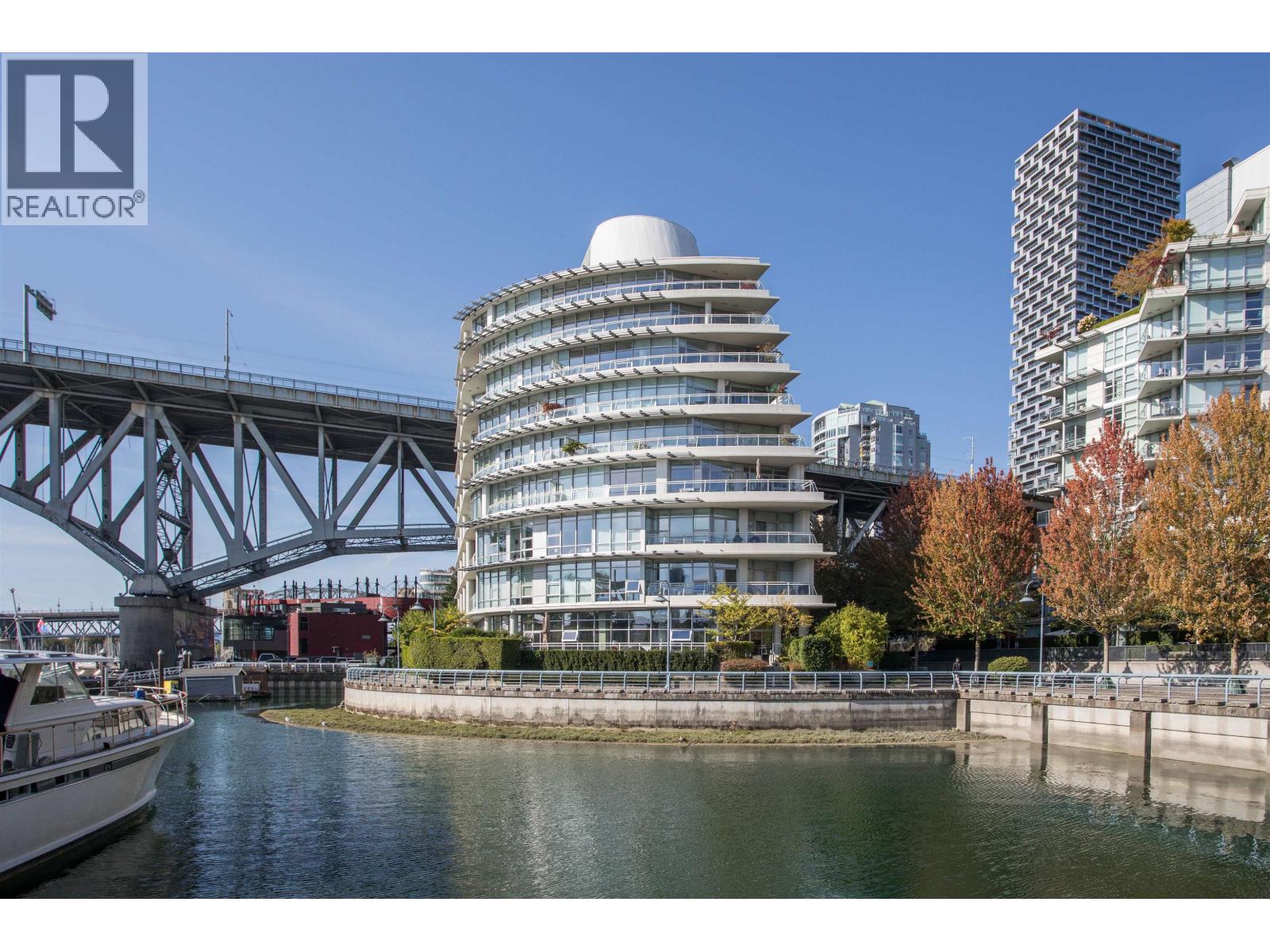 605 628 KINGHORNE MEWS, Vancouver, British Columbia