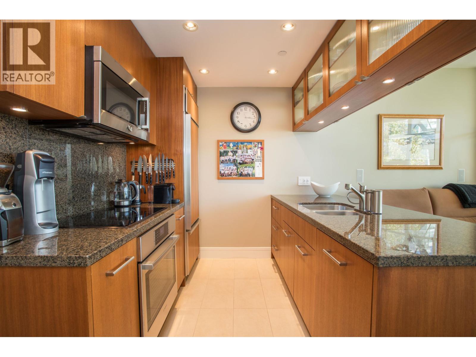 605 628 Kinghorne Mews, Vancouver, British Columbia  V6Z 3H6 - Photo 9 - R3051723