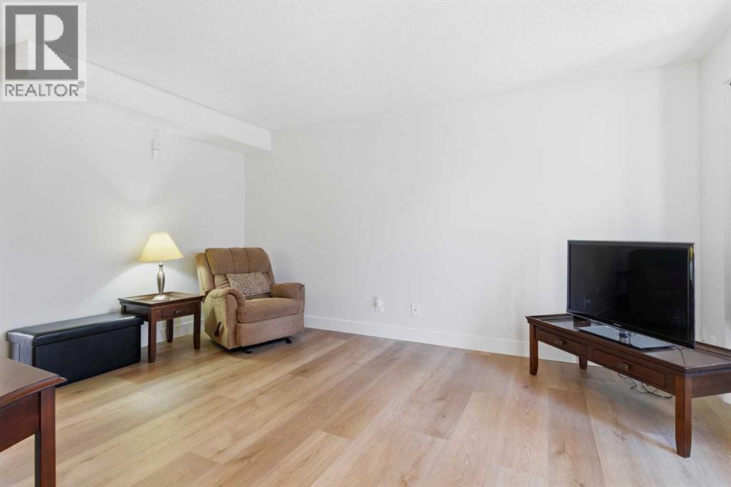 91 Deerfield Drive Se, Calgary, Alberta  T2J 6T9 - Photo 7 - A2263400