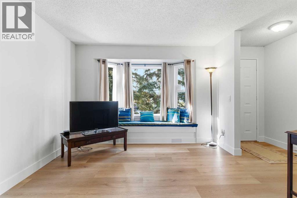 91 Deerfield Drive Se, Calgary, Alberta  T2J 6T9 - Photo 4 - A2263400