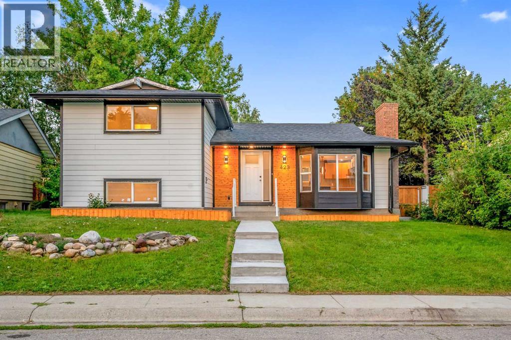 423 Queensland Circle SE, Calgary, Alberta