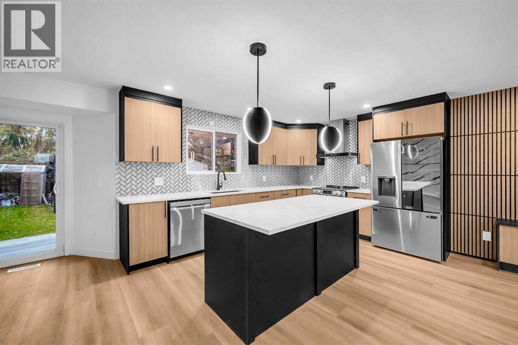 423 Queensland Circle Se, Calgary, Alberta  T2J 4P5 - Photo 10 - A2265453