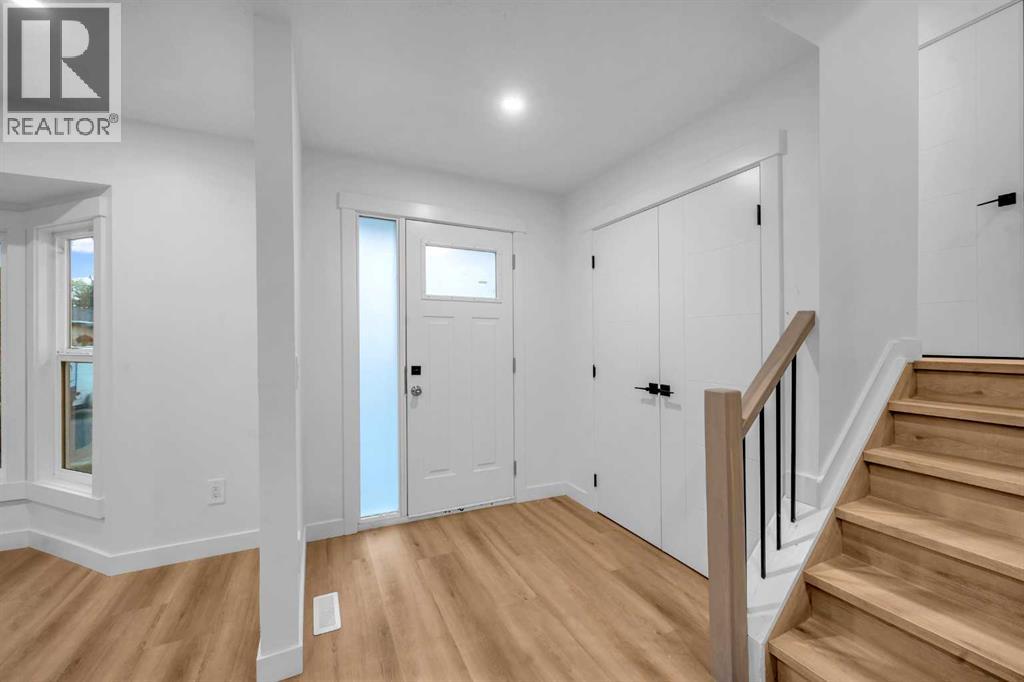 423 Queensland Circle Se, Calgary, Alberta  T2J 4P5 - Photo 3 - A2265453