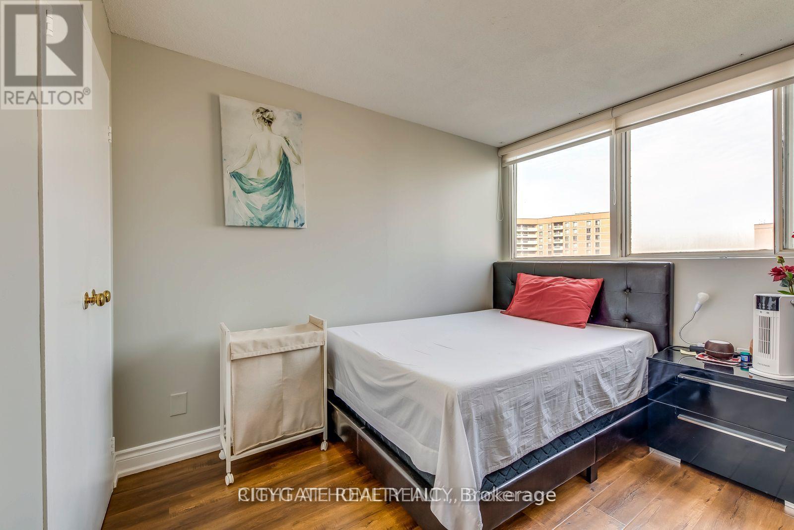 1412 - 3700 Kaneff Crescent, Mississauga, Ontario  L5A 4B8 - Photo 25 - W12476252