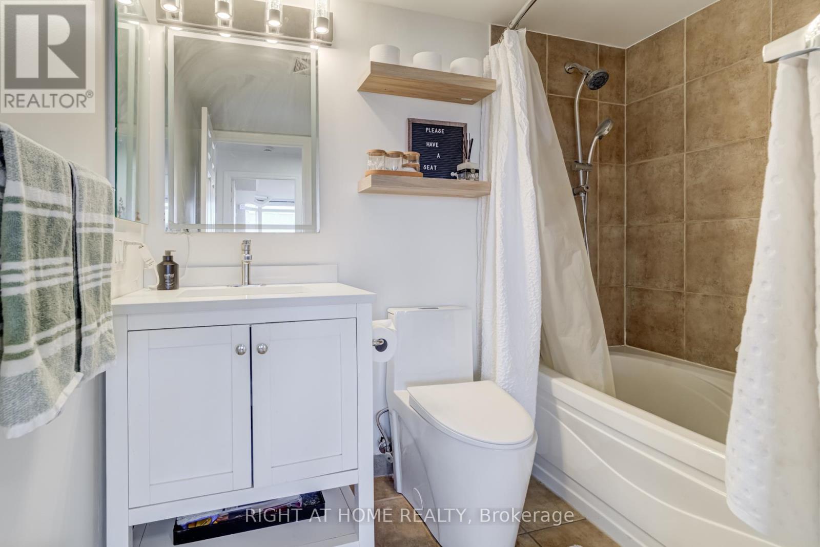 2412 - 310 Burnhamthorpe Road W, Mississauga, Ontario  L5B 4P9 - Photo 22 - W12476644