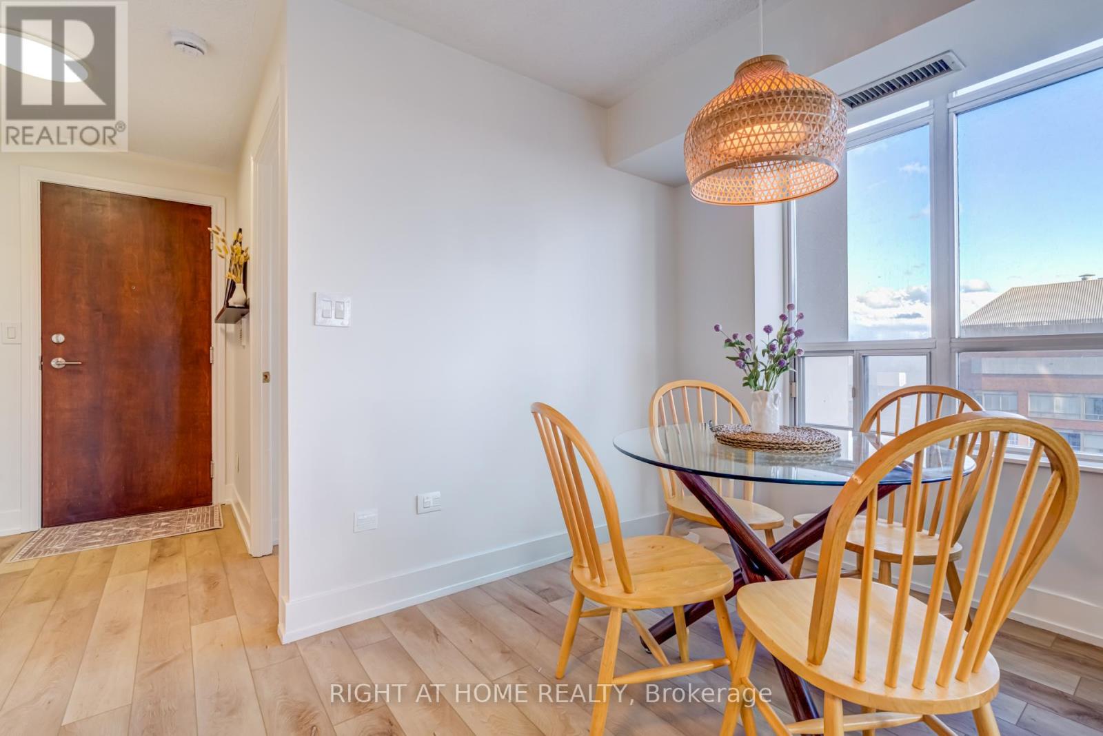 2412 - 310 Burnhamthorpe Road W, Mississauga, Ontario  L5B 4P9 - Photo 7 - W12476644