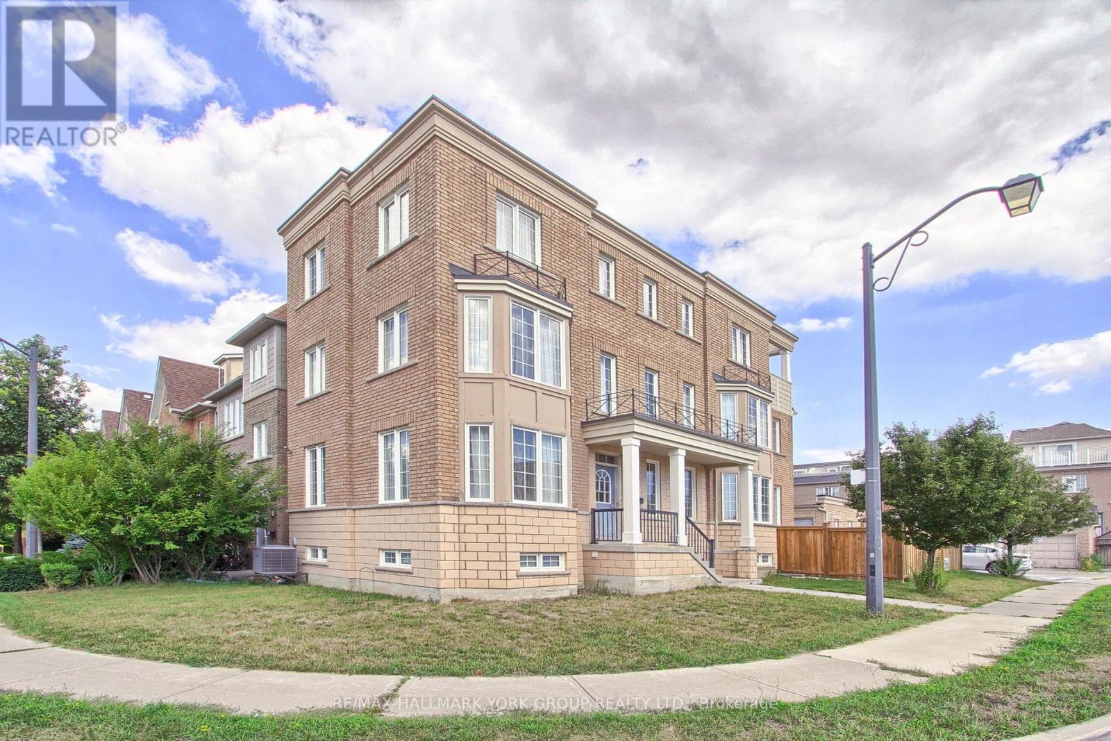 60 Delabo Drive, Toronto, Ontario  M3J 3S4 - Photo 2 - W12476665