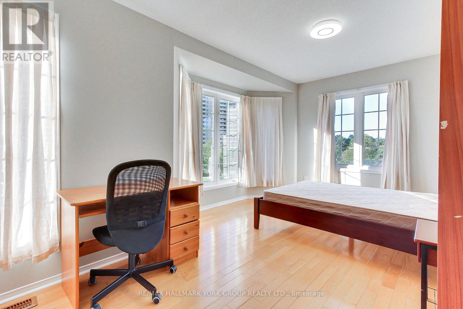 60 Delabo Drive, Toronto, Ontario  M3J 3S4 - Photo 21 - W12476665