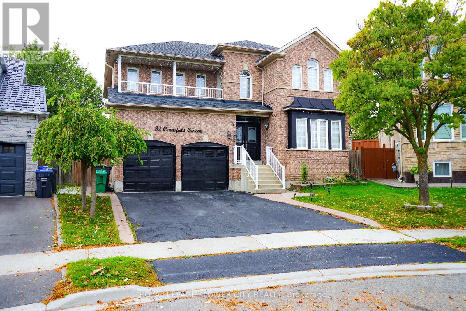 32 Courtsfield Crescent, Brampton, Ontario  L7A 2E2 - Photo 1 - W12476671