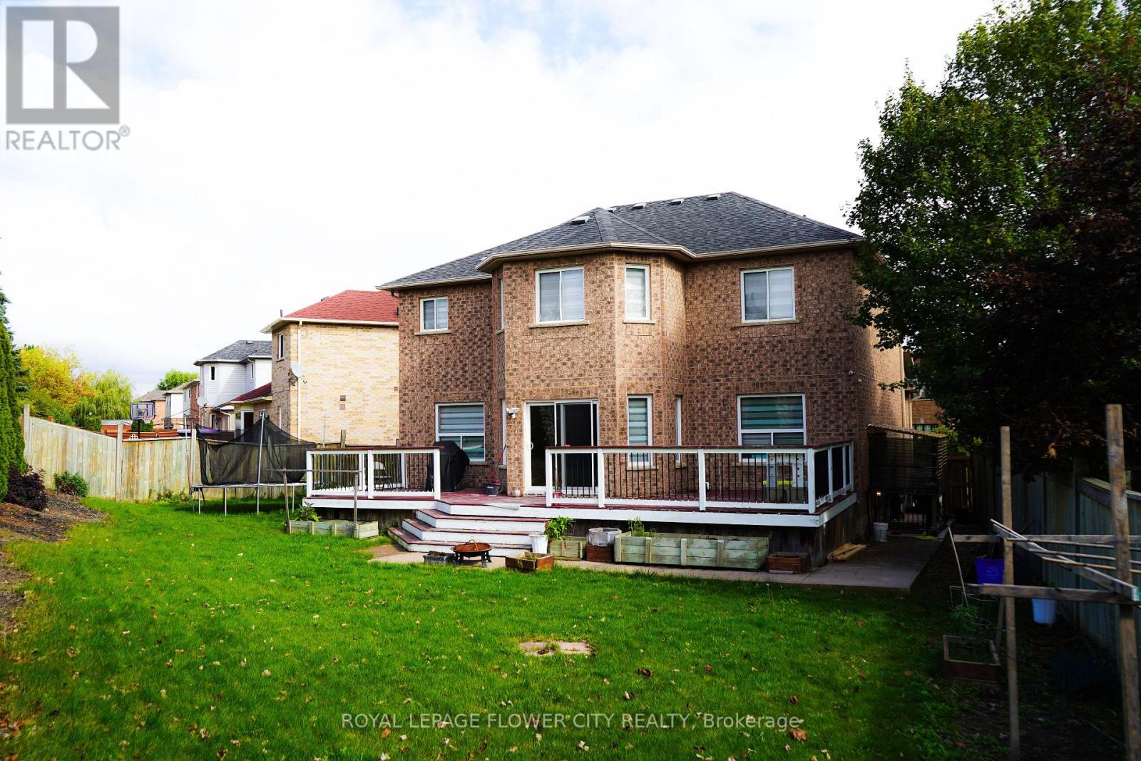 32 Courtsfield Crescent, Brampton, Ontario  L7A 2E2 - Photo 12 - W12476671