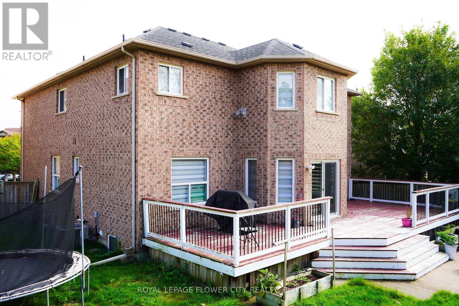 32 Courtsfield Crescent, Brampton, Ontario  L7A 2E2 - Photo 13 - W12476671