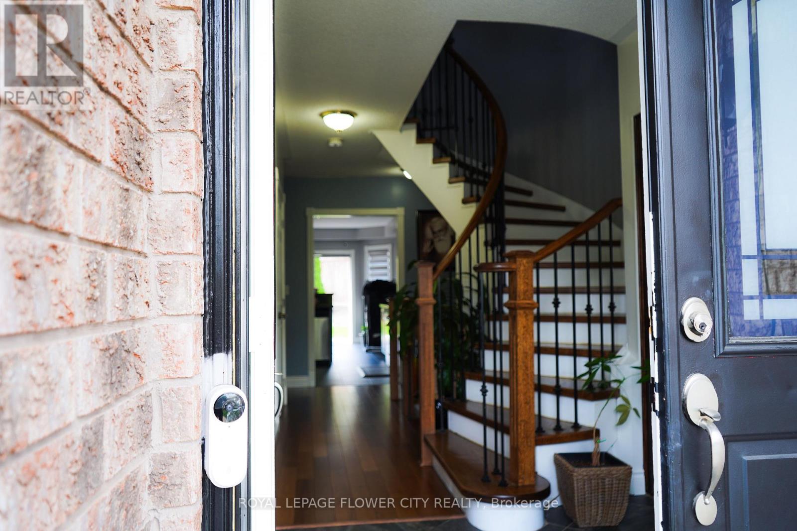 32 Courtsfield Crescent, Brampton, Ontario  L7A 2E2 - Photo 16 - W12476671